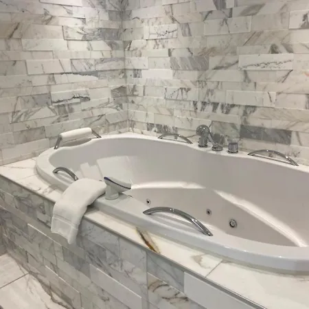 Luxury 250sqm With Ac & Parking Апартаменти