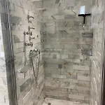Luxury 250sqm With Ac & Parking Апартаменты