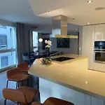 Luxury 250sqm With Ac & Parking Апартаменты