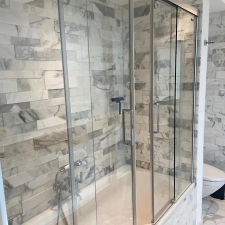 דירה 250sqm High End With Ac & Parking *