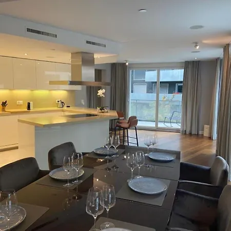 Апартаменты Luxury 250sqm With Ac & Parking