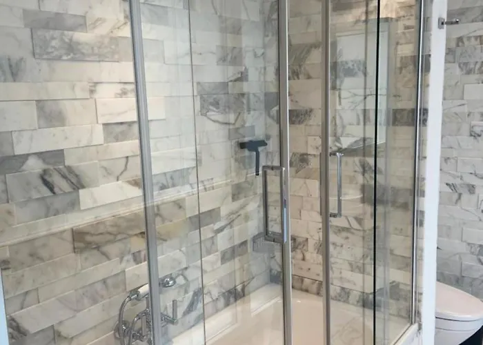 Apartment 250sqm High End With Ac & Parking *