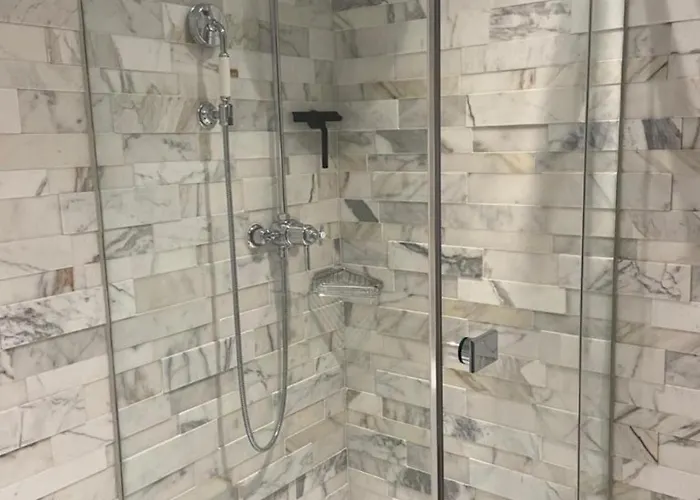 250sqm High End With Ac & Parking