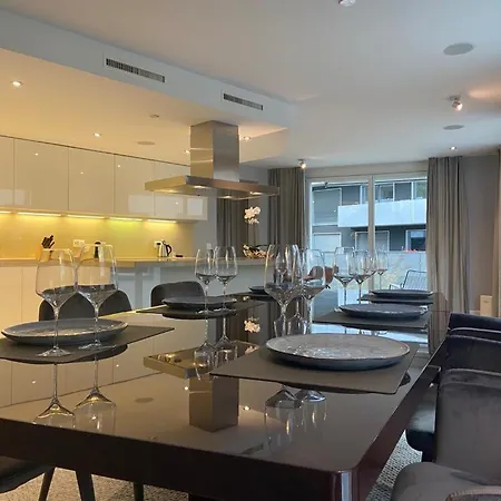 250sqm High End With Ac & Parking *