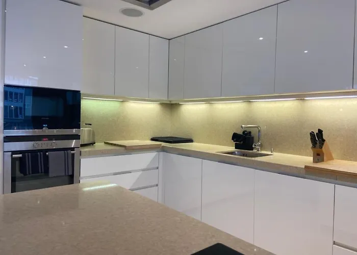 公寓 250sqm High End With Ac & Parking