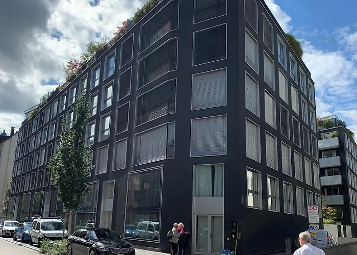 公寓 250sqm High End With Ac & Parking *