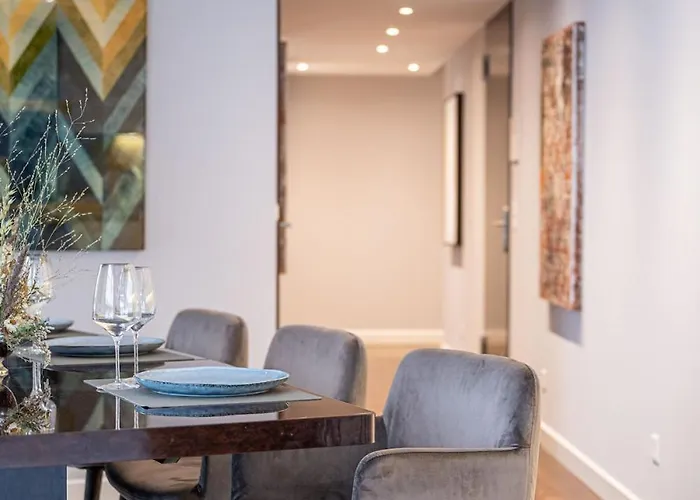 250sqm High End With Ac & Parking *