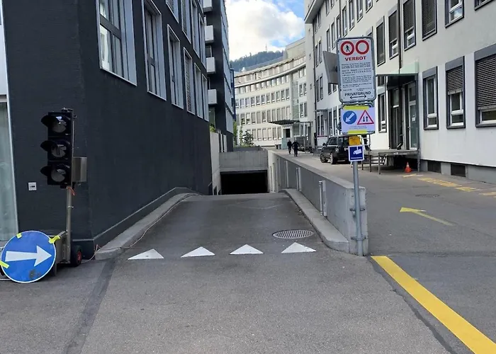 250sqm High End With Ac & Parking