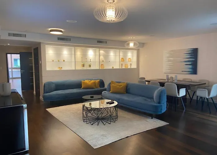 아파트 250sqm High End With Ac & Parking *